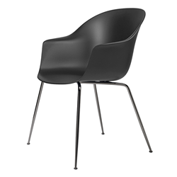 GUBI chaise avec accoudoirs BAT DINING CHAIR avec la base chrome noir