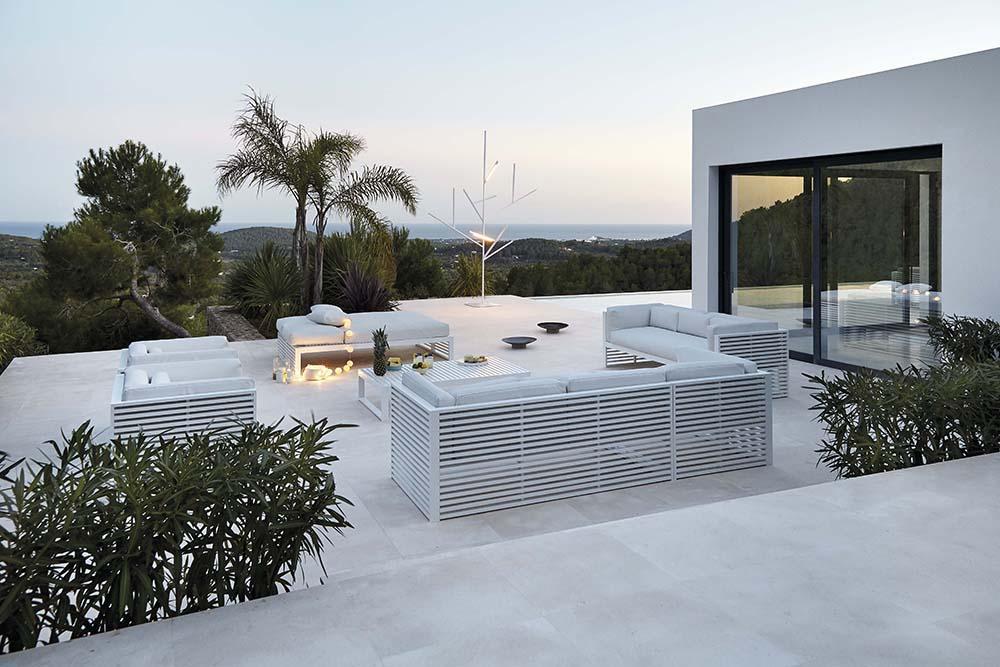 GANDIA BLASCO canapé à 3 places avec dossier haut pour l'extérieur DNA